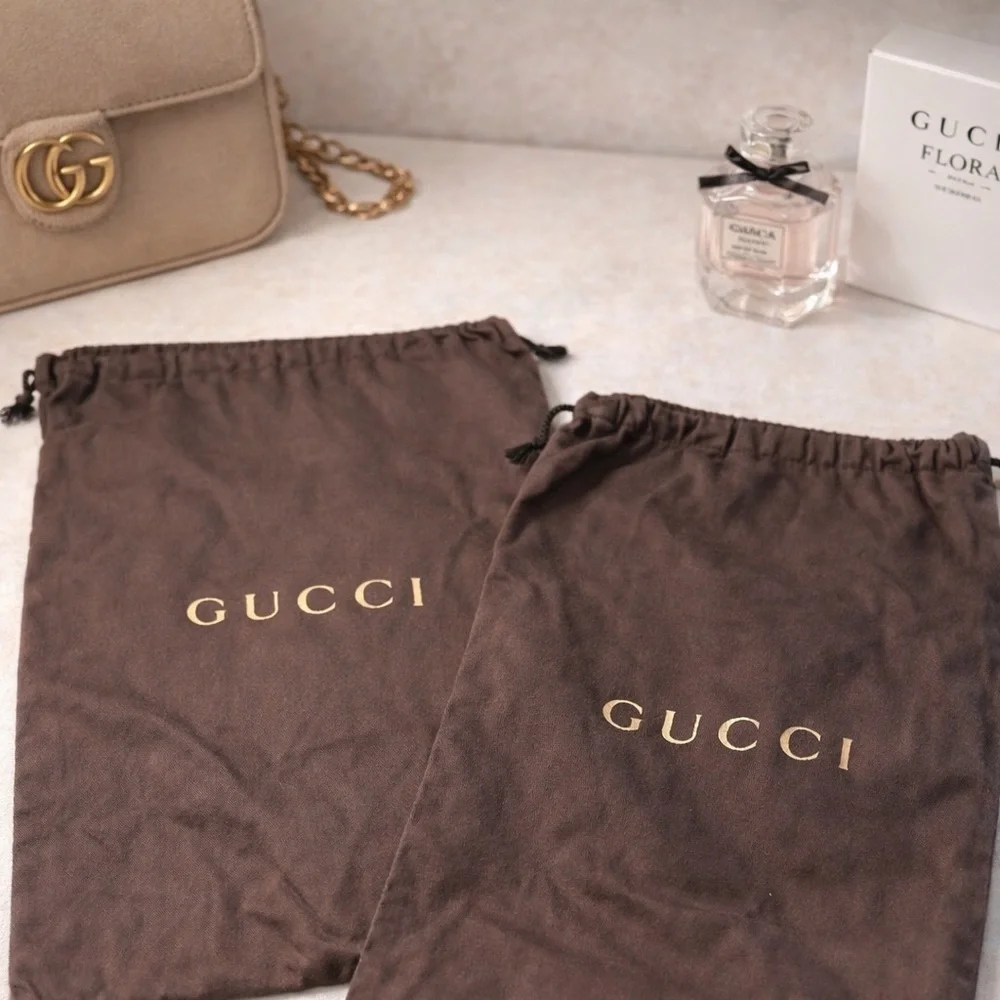 Gucci set dust